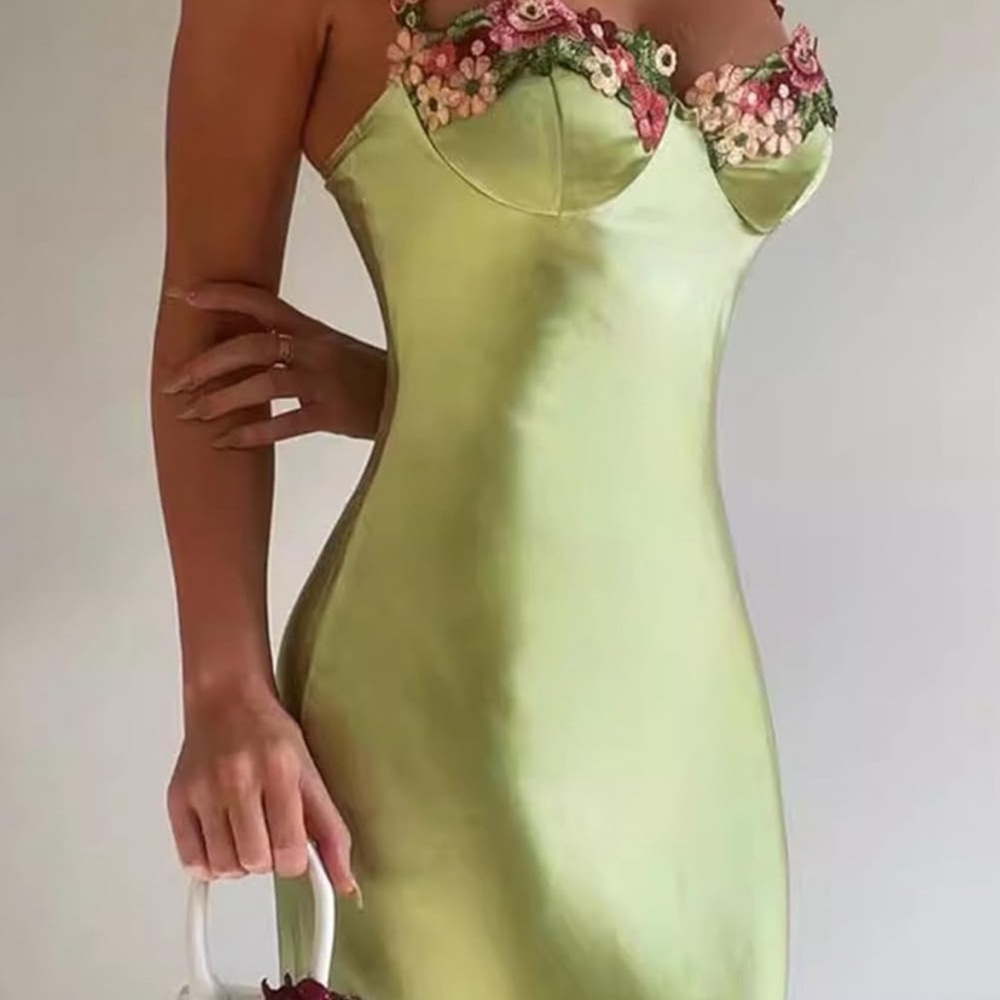 NWT Realtix Elegant Green Satin Dress - Picture 5 of 13